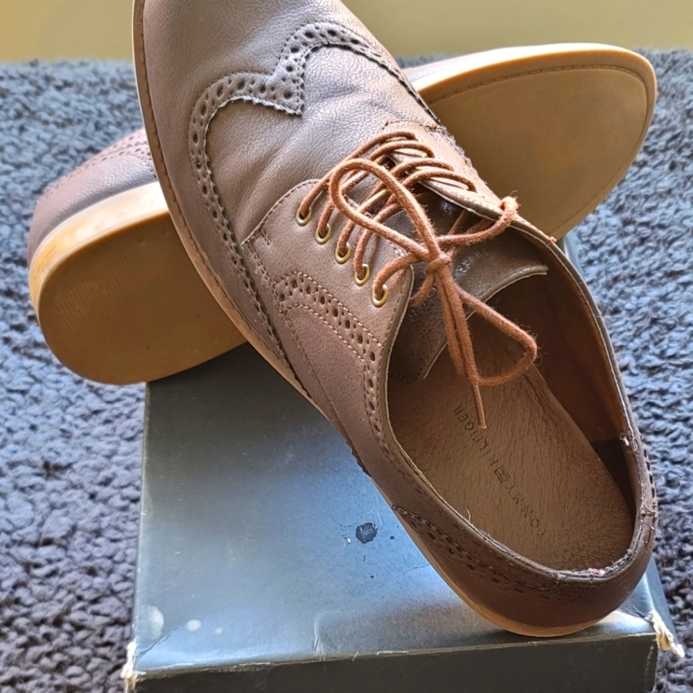 Tommy Hilfiger Causual dress shoes in dark brown. Sz 13